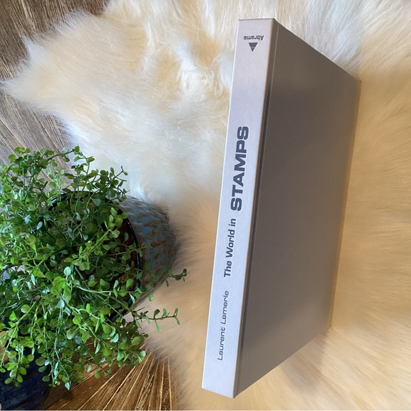 COFFEE TABLE BOOK THE WORLD IN STAMPS - Picture 3 of 16